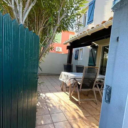 Casa de Férias T3 Climatisee Pour 6 Avec Piscine Et Parking Au Cap D'agde - Fr-1-607-239