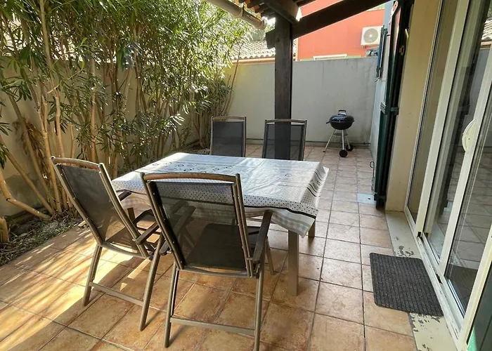 T3 Climatisee Pour 6 Avec Piscine Et Parking Au Cap D'agde - Fr-1-607-239 Agde